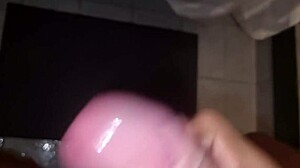 couldn't resist jerking to amica's shower moans