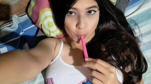 niñera cachonda... te hace correrte dos veces con sus tetas enormes