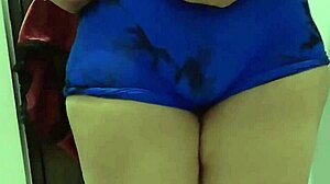 Mi amigo's sexy mama's huge culote shakes in leggings prepping wet pussy play.