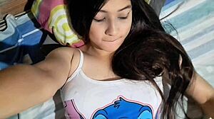 niñera cachonda... te hace correrte dos veces con sus tetas enormes