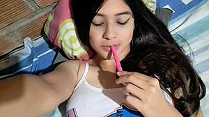 niñera cachonda... te hace correrte dos veces con sus tetas enormes