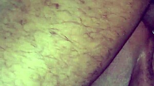 Ei enteado, olha a madrasta esguichando jatos enquanto você fode ela forte?