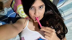 niñera cachonda... te hace correrte dos veces con sus tetas enormes