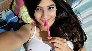 niñera cachonda... te hace correrte dos veces con sus tetas enormes