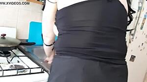 Hey girlfriend while stepmom cooks you lick my pussy so good