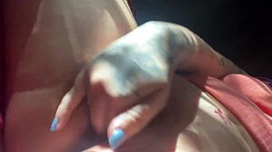 novinha SHOVES 4 fingers deep in tight pussy till she squirts hard