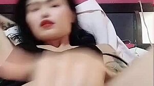 i just painted my nails... now watch me tease my smooth bits up close