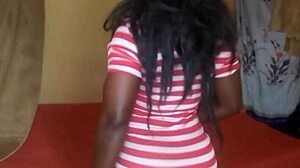 Watch this calabar girl seduce with huge ass