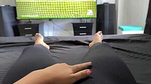 partido de colombia de fondo mientras abro mi coño jugoso y lo masturbo al aire libre