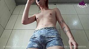 open yer mouth babe... take all my hot saliva now!!