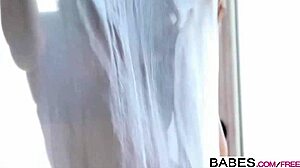 Gorgeous annalisa grecco fingers clit to horny orgasm