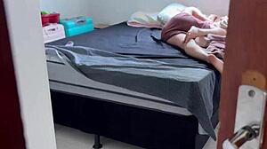 Cheguei de surpresa e fudi a vizinha latina gostosa bem forte no sofá!