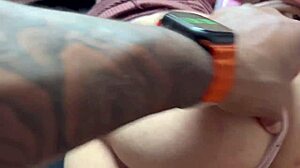 Cheguei de surpresa e fudi a vizinha latina gostosa bem forte no sofá!