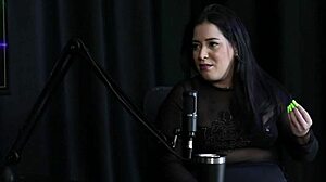 Pri Melancia tem 128cm de bunda, ama pau grande apesar de ser bi