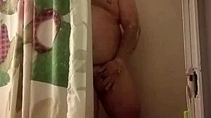 Shower play escalates with throbbing big cock deep inside