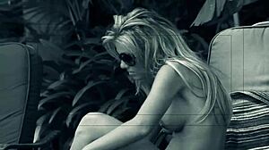 ohh mom aubrey adams outdoors rubbing her shaved pussy n fucking hard