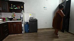 Plomero folla chica caliente en trabajo