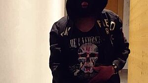 cum blasting all over my dirty sneaker now!!