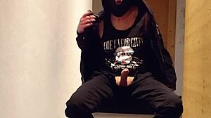 cum blasting all over my dirty sneaker now!!