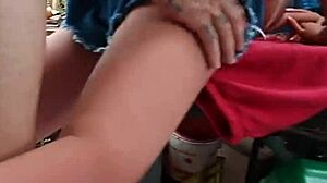 ei olha minha enteada loirinha brincando com sex toy no quintal