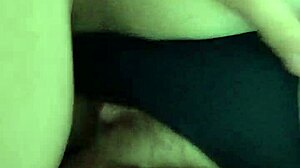 Comendo a buceta da esposa até gozar tudo dentro dela!!