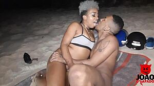 Aventura sexual na praia a noite pelo rio de janeiro com joao o safado
