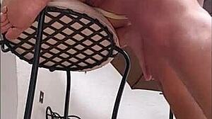divino sexo anal bikini com pelirroja latina na piscina pública fisting gaping e creampie