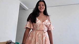 hey 😏 folo a mi amiga antes de ir a su trabajo colombiana latina pov first time 🔥👅