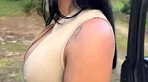 asiática gostosa stopped by cop fucks raw in the woods