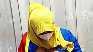 gadis hijab masturbates dildo pussy before work!