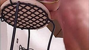 divino sexo anal bikini com pelirroja latina na piscina pública fisting gaping e creampie