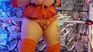 Hotwife Steffi Shakes Huge Pussy Lips In Seductive Dance PMV