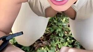 asiática gostosa stopped by cop fucks raw in the woods