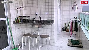 contratei essa empregada latina gostosa de shortinho pra me provocar no pov voyeur