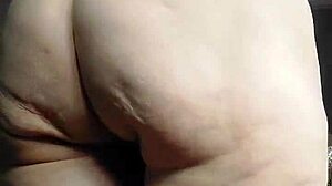 i can't stop watching oma fuck her hairy pussy with that toy every night