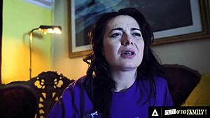 whoa siouxsie q 😍 her stepdad pounds that sexy pussy while movie plays 🔥🍑