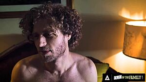 whoa siouxsie q 😍 her stepdad pounds that sexy pussy while movie plays 🔥🍑