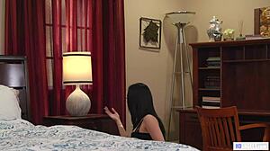 watch milf crystal rush teach aria lee to lick pussy with strapon