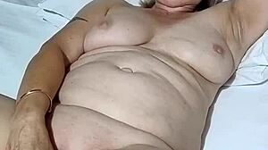 homemade housewife clit toy makes her orgasm wild?