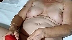 homemade housewife clit toy makes her orgasm wild?