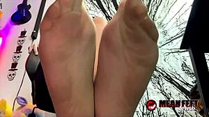Pervy Cassandra Cain Teases Dildo Between Pantyhose Feet