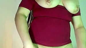 latina madrastra giant cameltoe leggings masturbates wet pussy for hijastro usa