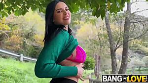 Kira Queen Bold Outdoor Pussy Fun