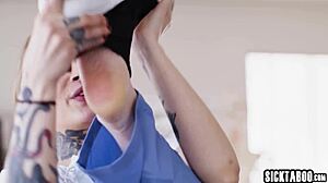 Vanessa Vega fucks big ass MILF Riley Nixon after that anal fingering