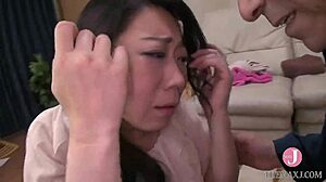 抵抗しても MILF's wild hips FORCE her to RIDE rough to ORGASM!