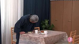 抵抗しても MILF's wild hips FORCE her to RIDE rough to ORGASM!