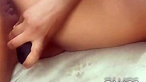 Blue flashes her pussy and big ass