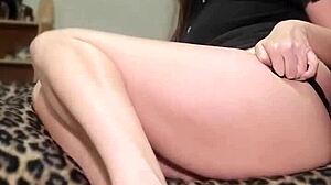 wanna worship mymistressks feet ass pussy in heels?