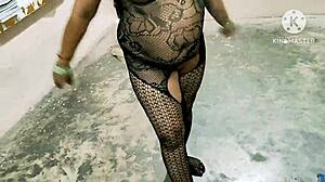 DESI GIRL BENT OVER TAKING BIG COCK DOGGYSTYLE