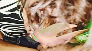 Suegra Culona Chupa Polla Rico Antes de Cabalgarla Duro en Creampie